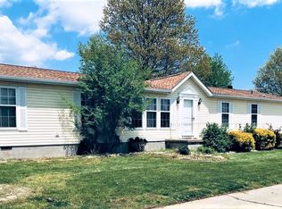 11269 Fox Lake Dr, Lebanon, IL 62254