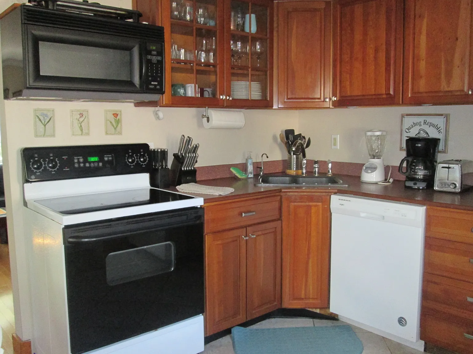 4 bed, 1200 sqft, $2,100 — Photo 3
