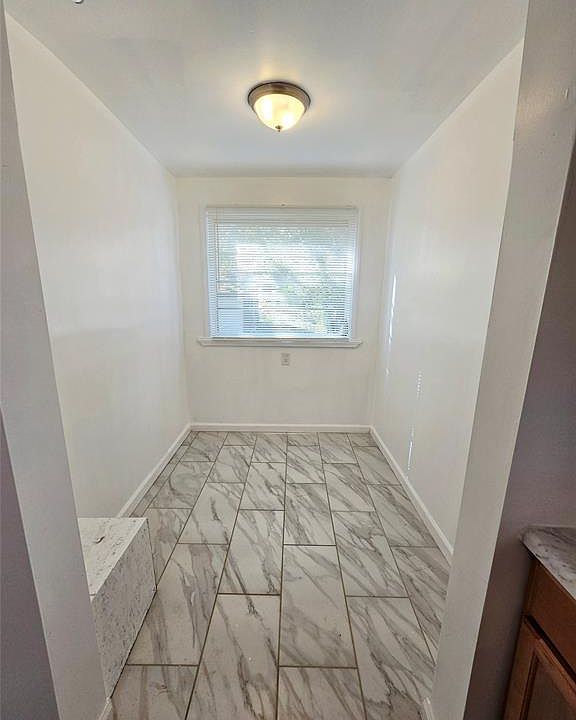 5751 Yorkshire Rd, photo 9