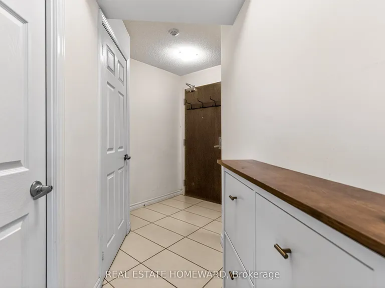 25 Lower Simcoe St #518 — Photo 2