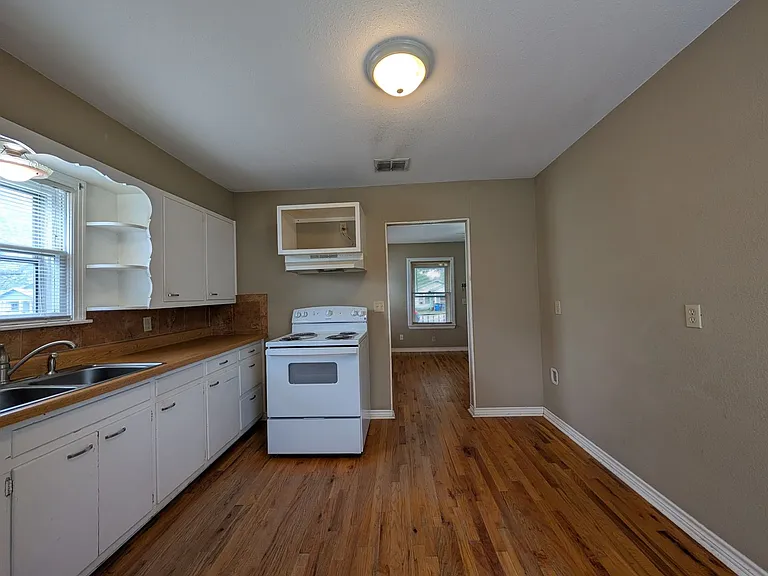 1185 W Mill St — Photo 15