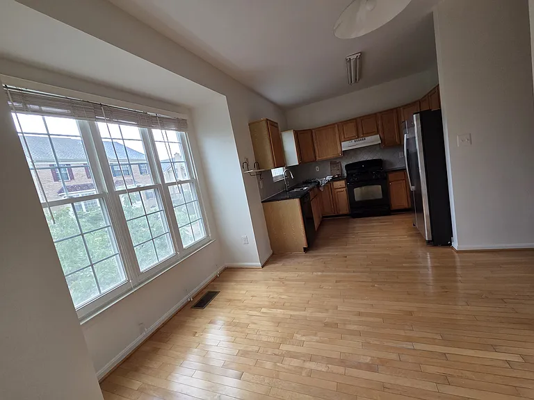 2470 Clover Field Cir — Photo 5