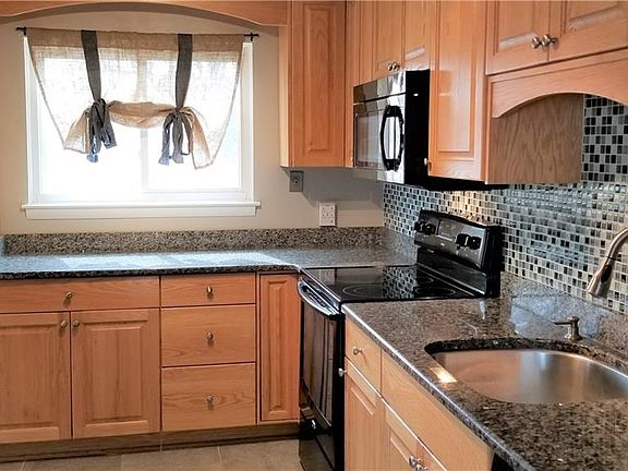 4th image of 3021 Ashlawn Ter