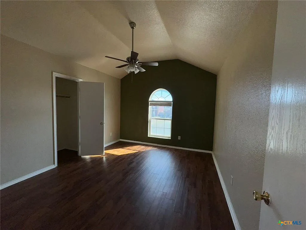 3 bed, 1100 sqft, $995 — Photo 4