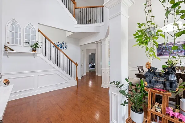 6 bed, 3569 sqft, $3,000 — Photo 2