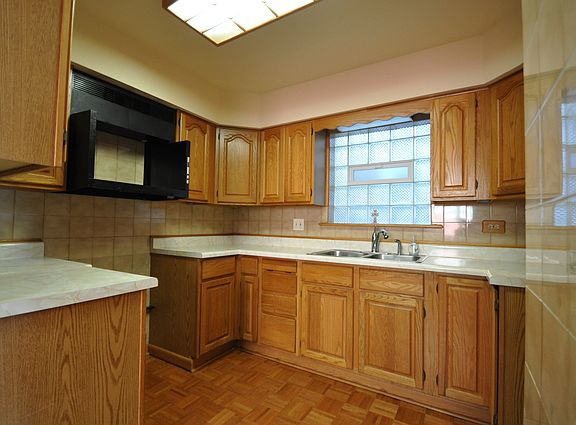 4th image of 2855 S Saint Louis Ave