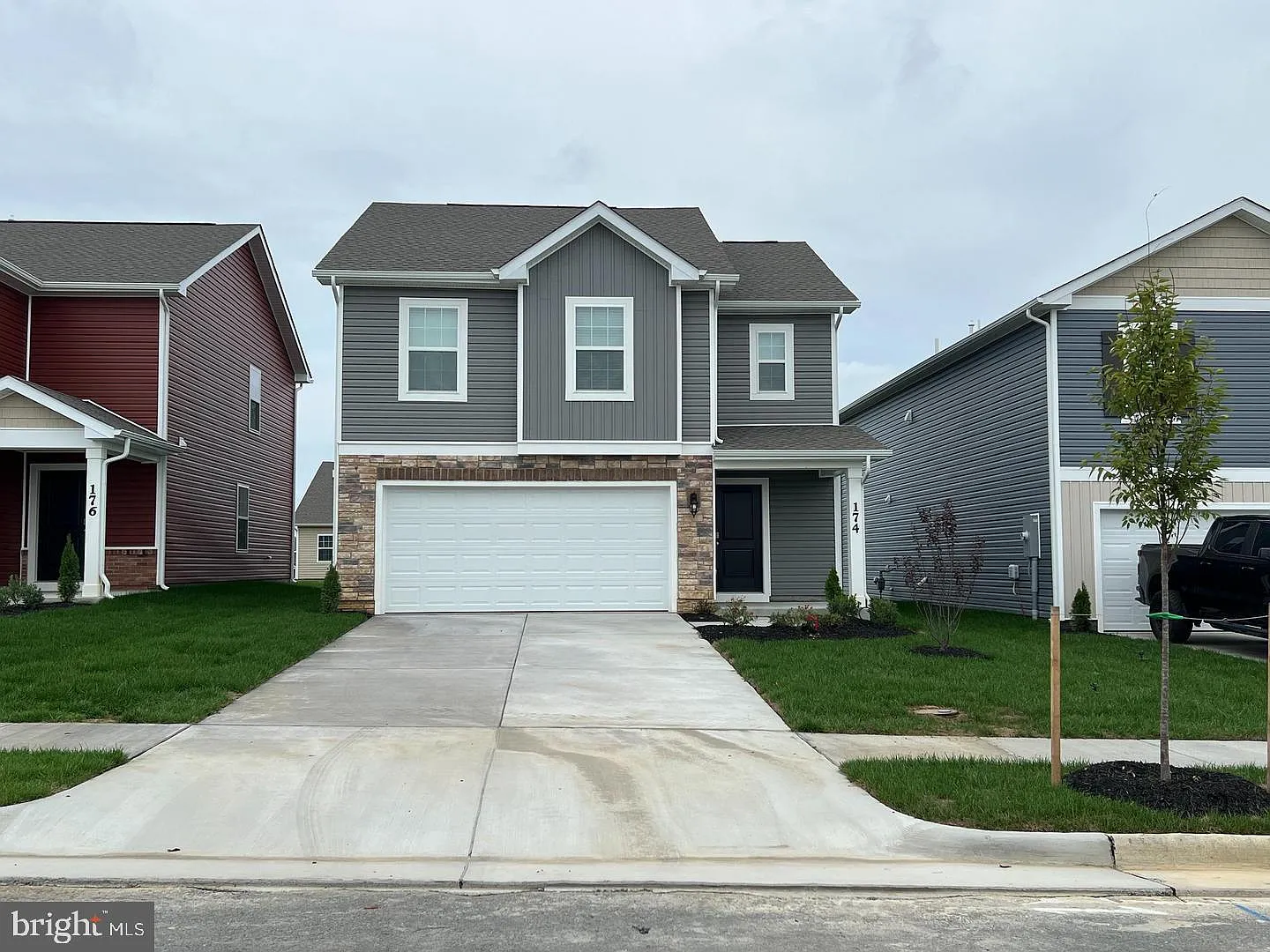 3 bed, 2.5 bath, 1665 sqft, $2,400 — Photo 1