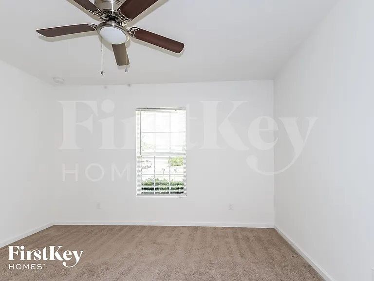 1682 SW Crawford Ave — Photo 10
