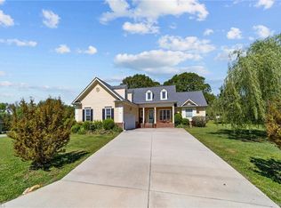 6115 Apple Orchard Dr, Mebane, NC 27302