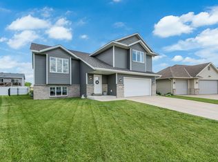 104 Fieldcrest Ct, Mankato, MN 56001
