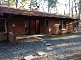 95 S Lakewood Cir, Hendersonville, NC 28739