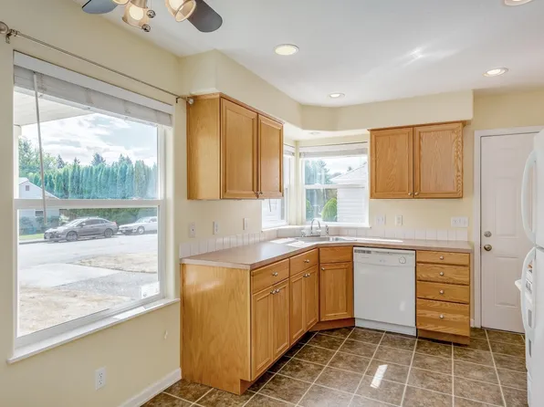 9277 SE Morrison St, Portland, OR 97216