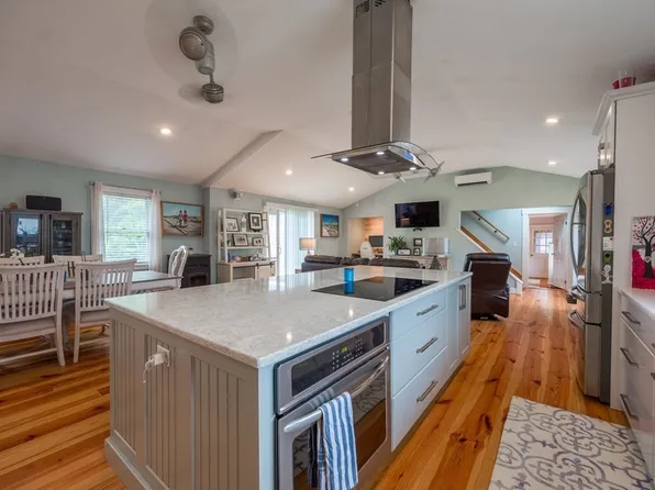 182 Dogwood St, Fairhaven, MA 02719