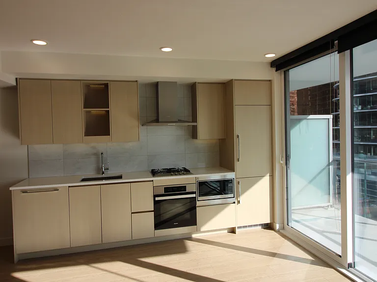 89 Nelson St #613 — Photo 2