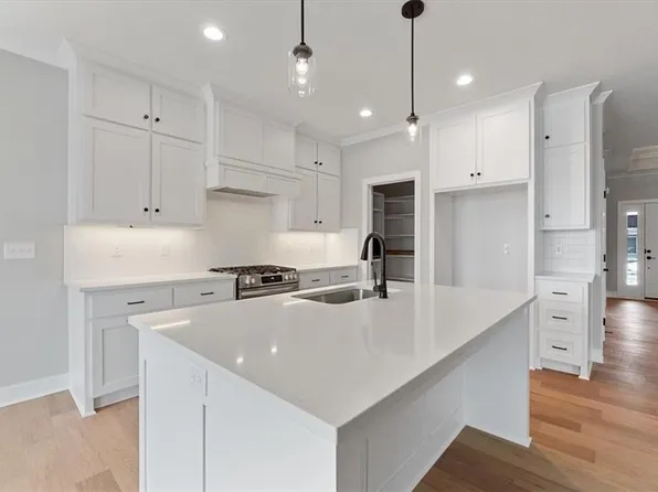 24964 W 94th Pl, Lenexa, KS 66227