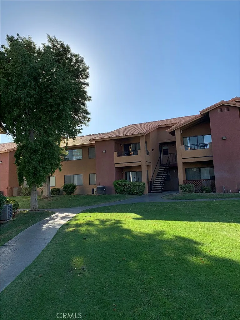 2 bed, 960 sqft, $1,950 — Photo 1