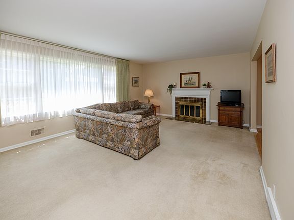 4th image of 5139 Midfield Dr