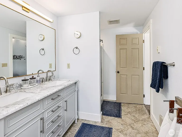 490 Madison Ave N #202 — Photo 16