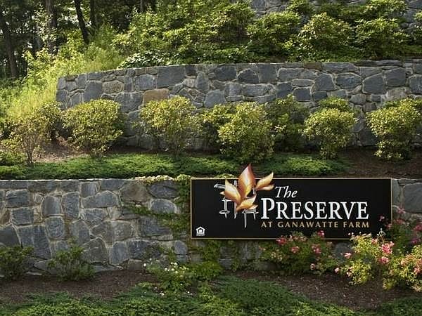 1st image of 424 Hilltop Dr