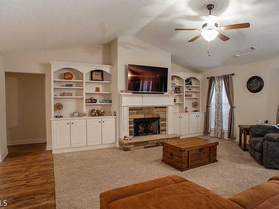 3rd image of 330 Petal Creek Ln