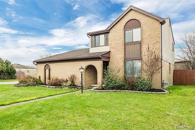 1st image of 38419 Arlingdale Dr