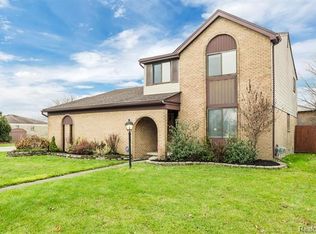 38419 Arlingdale Dr, Sterling Heights, MI 48310