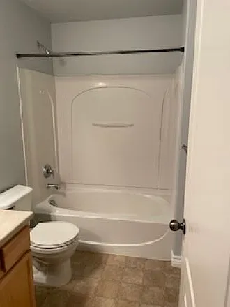 Hall shower/tub