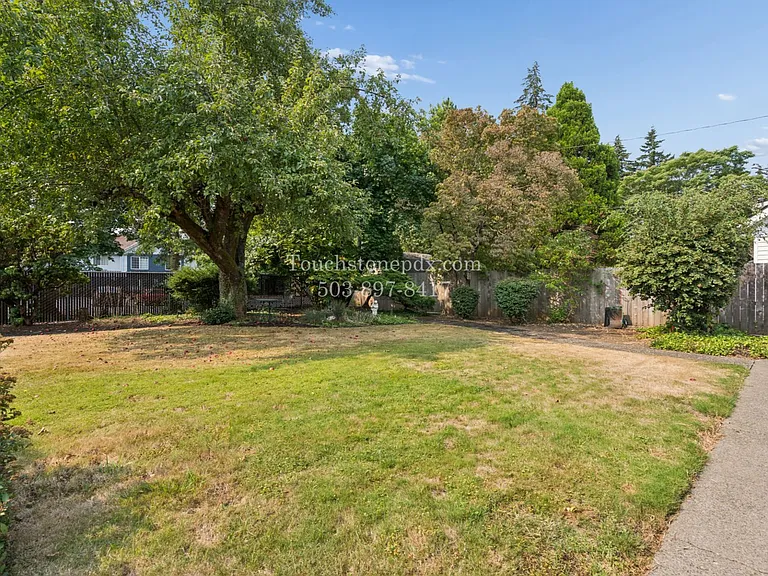 18016 NE Davis St — Photo 31