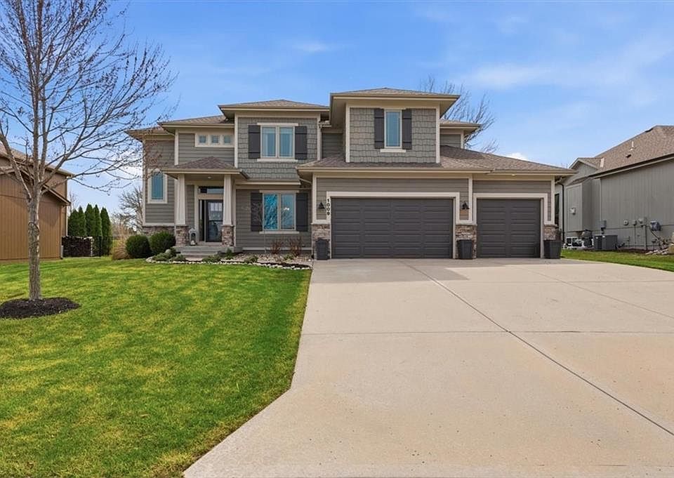 1st image of 1009 SW Drake Cir