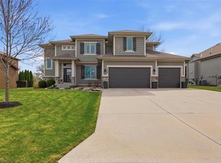 1009 SW Drake Cir, Lees Summit, MO 64082