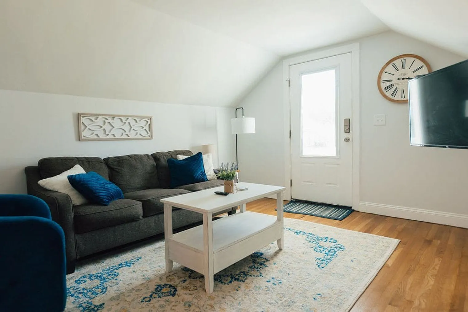2 bed, 1.0 bath, 495 sqft, $2,477 — Photo 2