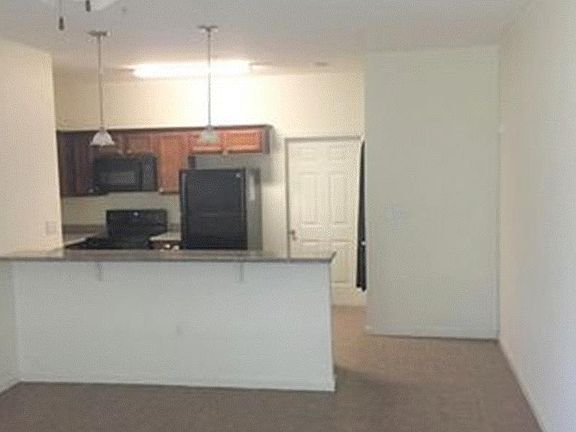 4th image of 688 Layton Dr