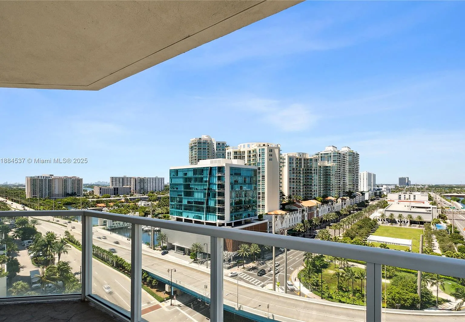 La Perla Condo — Photo 3