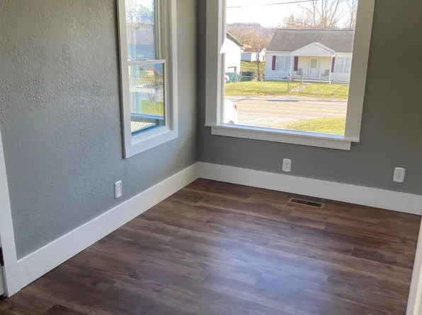 3440 Bloomingdale Rd, Kingsport, TN 37660