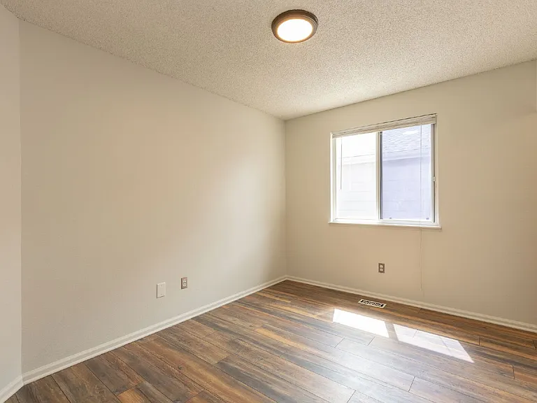 1610 Ervine Ave — Photo 17