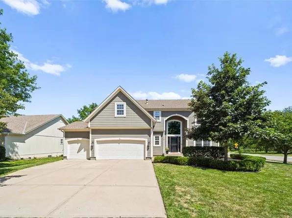 15765 S Stagecoach Dr, Olathe, KS 66062