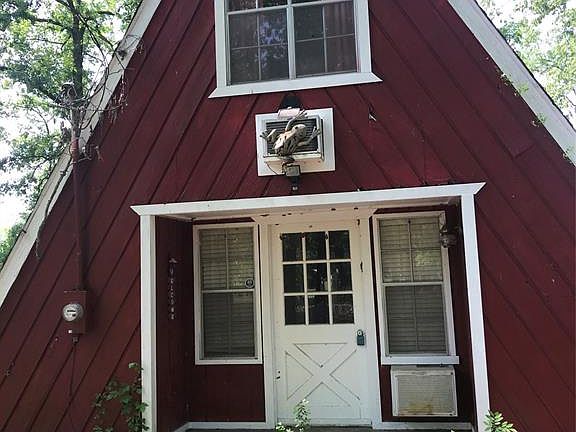 3rd image of 181 Rosewood Ln