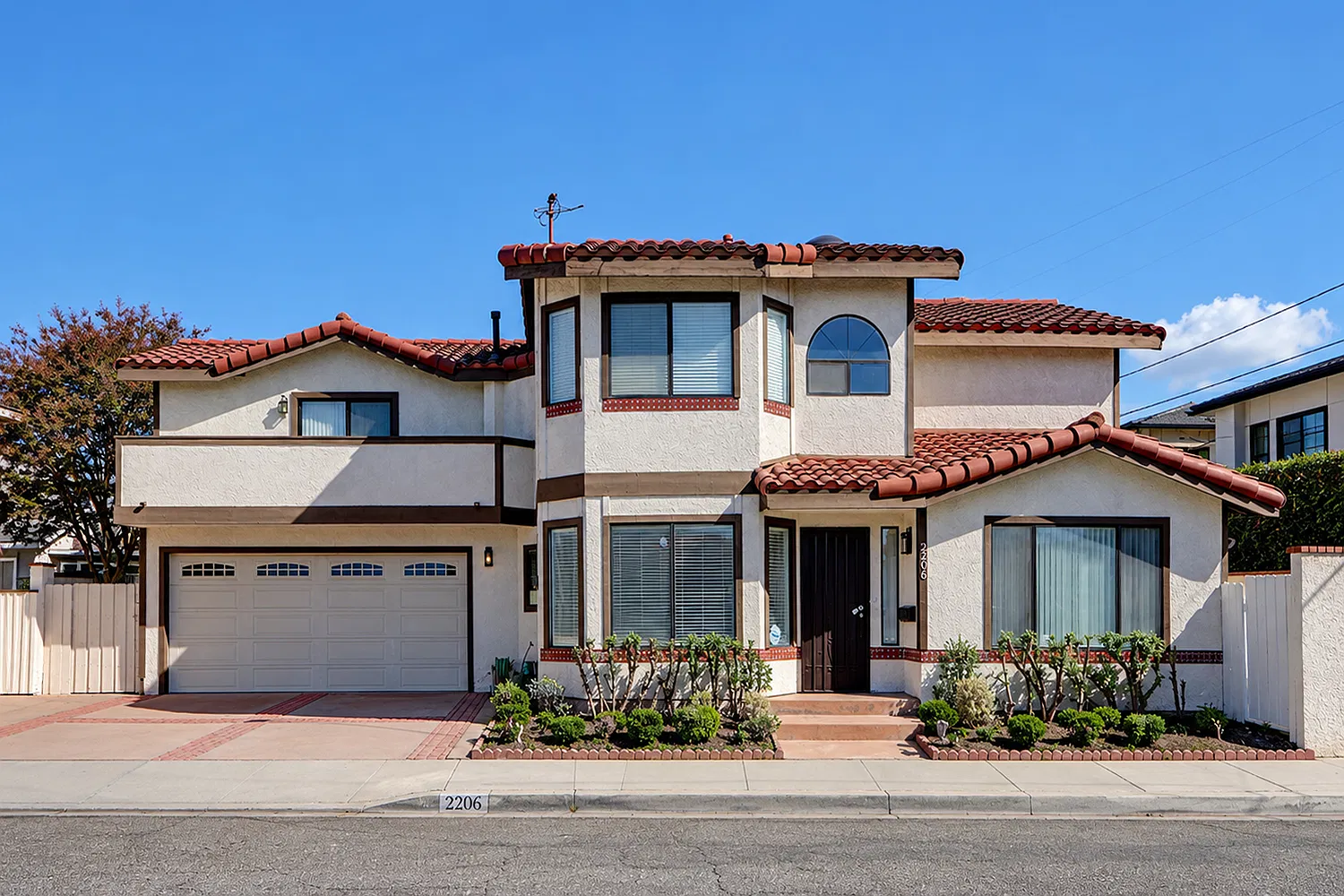 3 bed, 2.5 bath, 2160 sqft, $5,100 — Photo 1