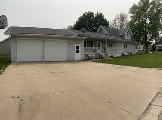 212 N Division St, Sumner, IA 50674