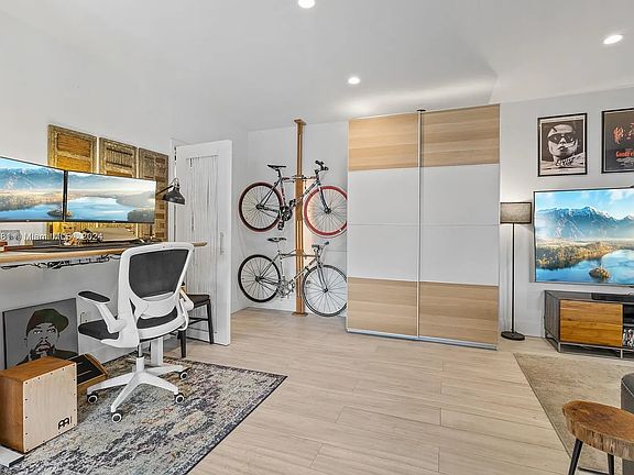 5th image of 1611 West Ave APT 1