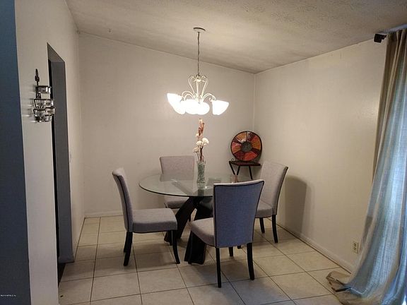 4th image of 2228 Barry Dr S