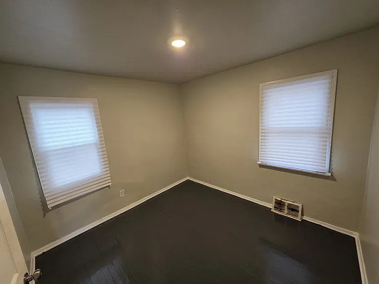 8461 Plainview Ave — Photo 3