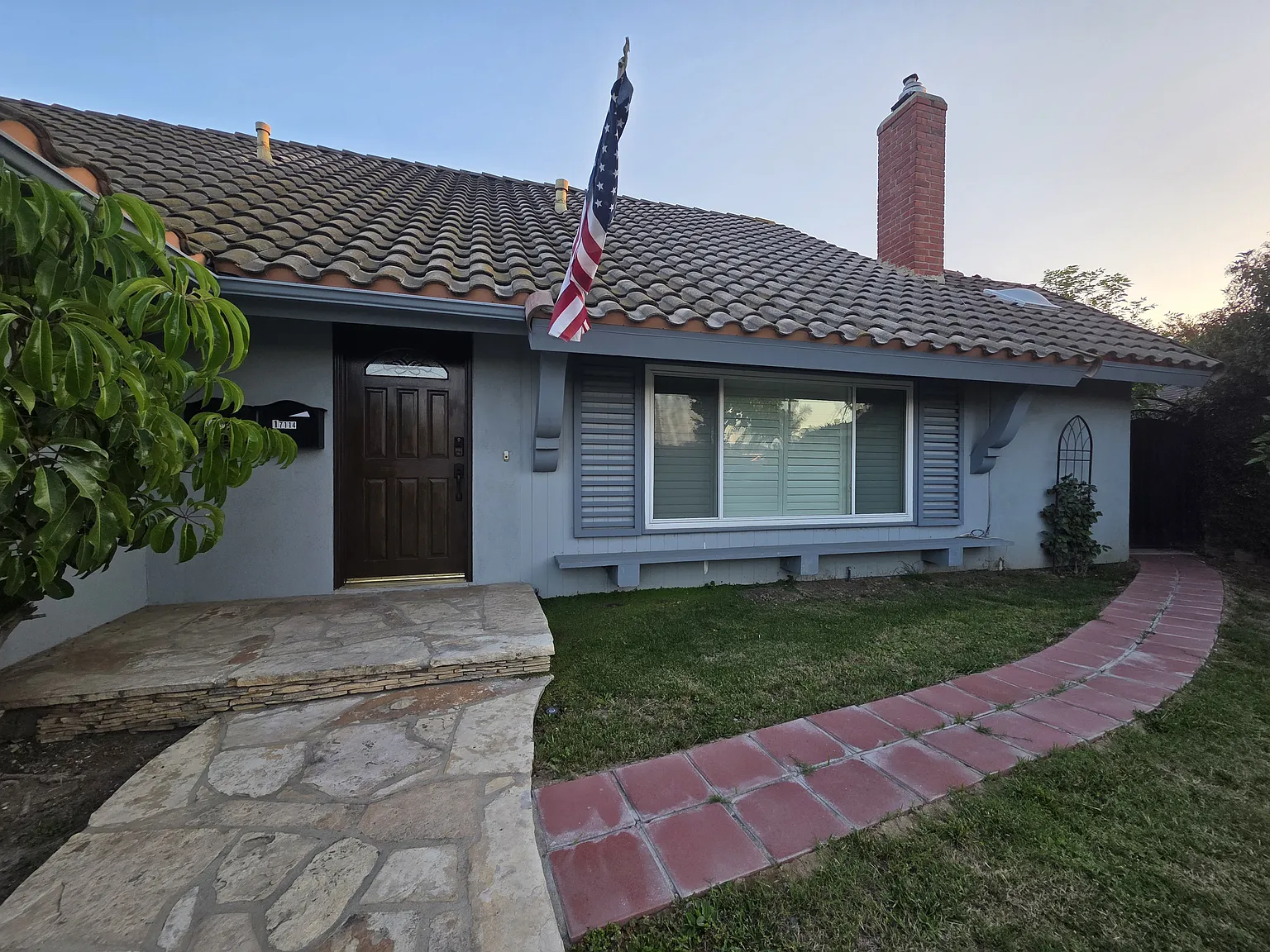 4 bed, 2473 sqft, $4,250 — Photo 2