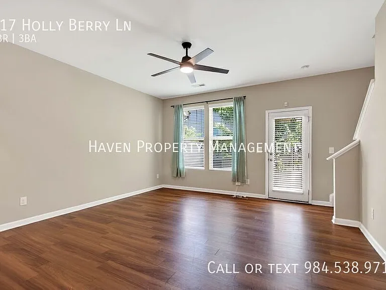 117 Holly Berry Ln — Photo 14