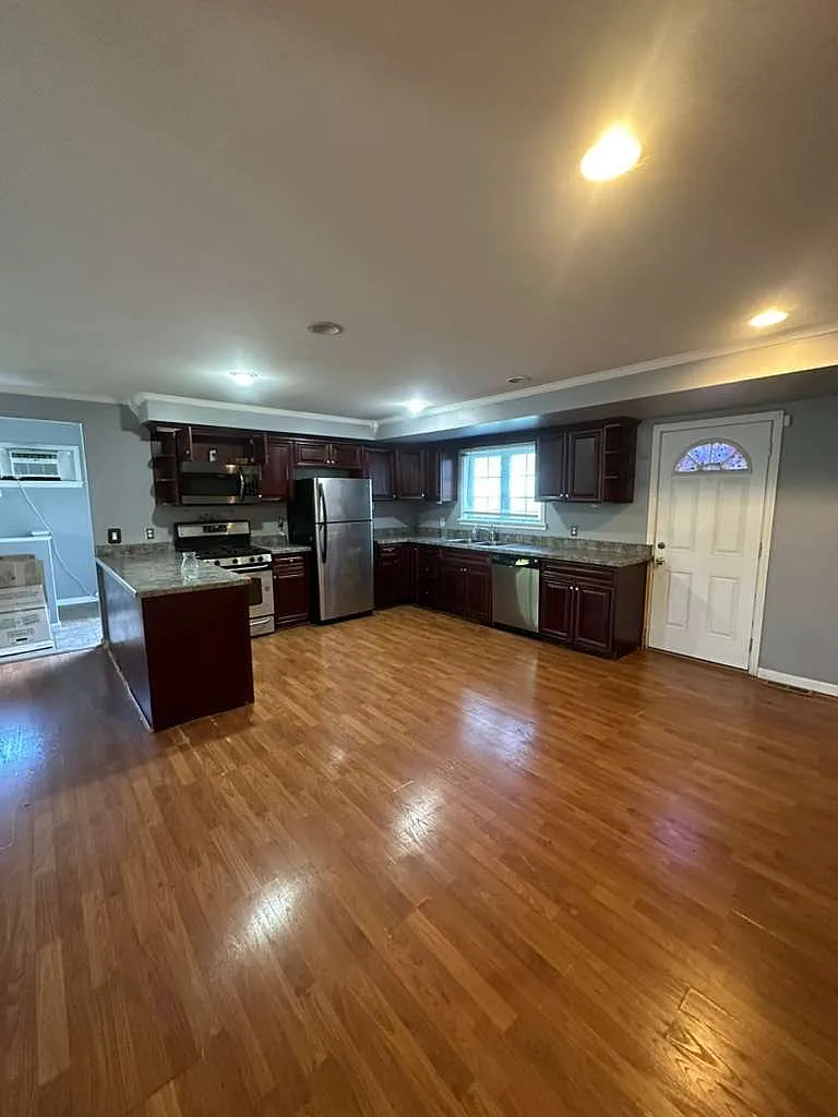 2 bed, $2,600 — Photo 4