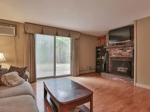 20 Lawrence Rd APT 4, Rowley, MA 01969