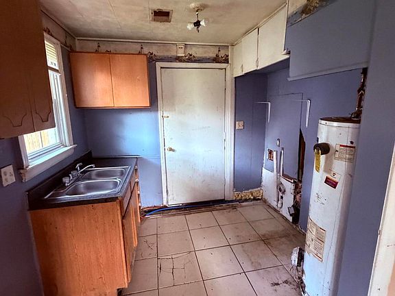 4th image of 1080 S English Ave