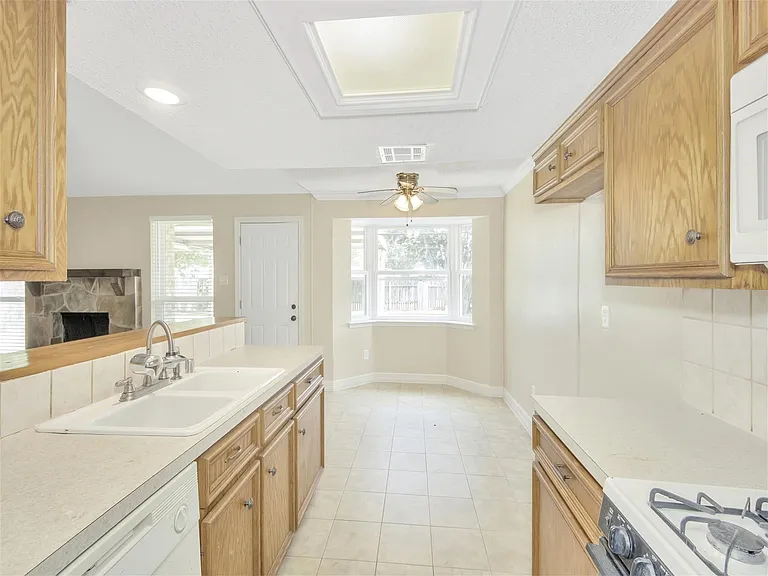 2311 Lemonwood Ln — Photo 11