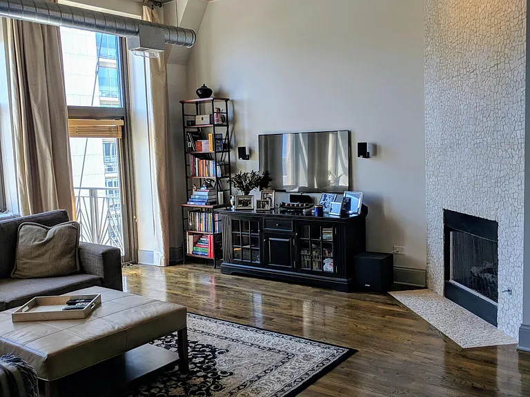 Living Room (fireplace)