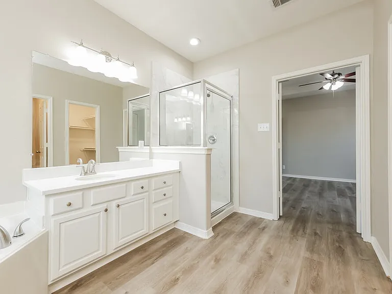 214 Crosby Village Dr — Photo 12
